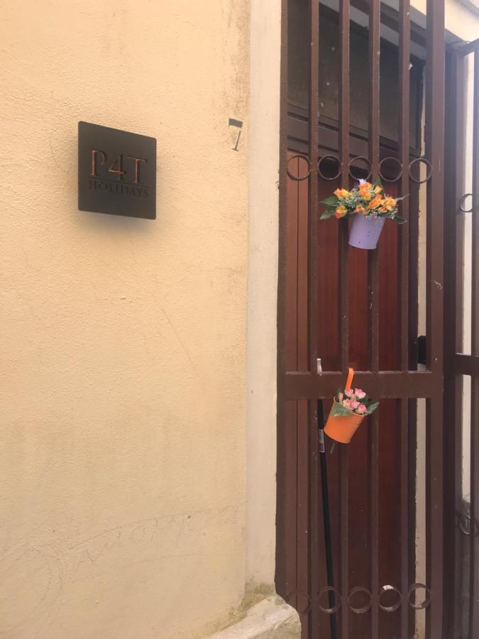 P4T Holidays Home - City Center Brindisi Exterior photo